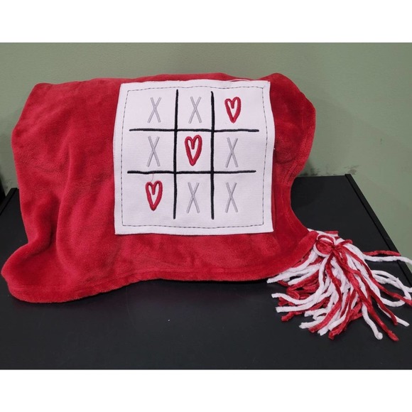 Rae dunn red valentines tasseled and patch worked decorative throw size 50x70" - Picture 7 of 8